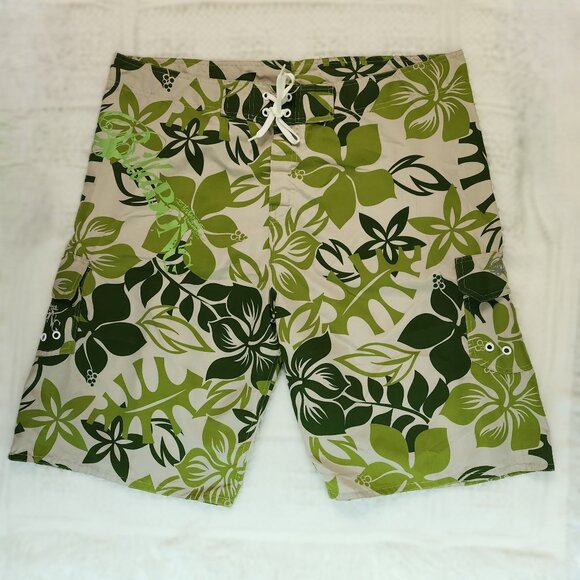 Mens Hawaiian Print Board & Swim Shorts in Green Colours - Picture 1 of 5